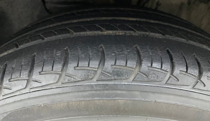 2019 Hyundai Elite i20 SPORTZ PLUS 1.2, Petrol, Manual, 30,683 km, Left Front Tyre Tread