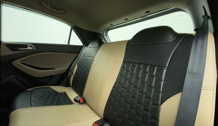 2019 Hyundai Elite i20 SPORTZ PLUS 1.2, Petrol, Manual, 30,683 km, Right Side Rear Door Cabin