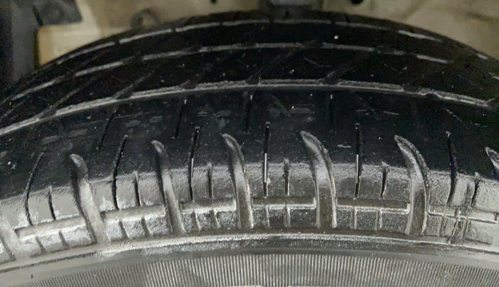 2016 Maruti Swift LXI OPT, Petrol, Manual, 59,743 km, Left Front Tyre Tread