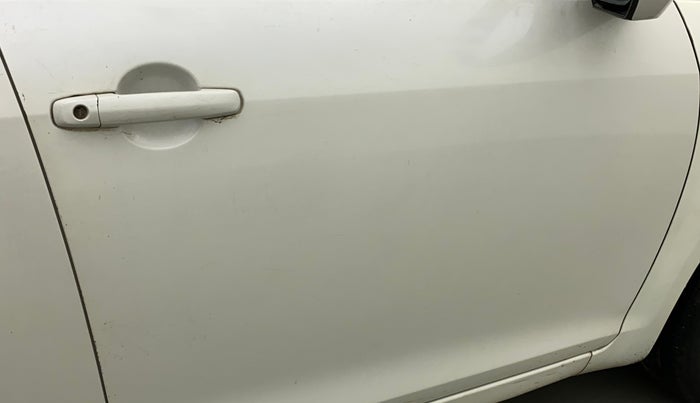 2012 Maruti Swift ZXI, Petrol, Manual, 70,223 km, Driver-side door - Minor scratches