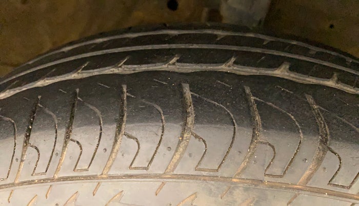 2014 Maruti Swift VXI, Petrol, Manual, 53,175 km, Right Front Tyre Tread