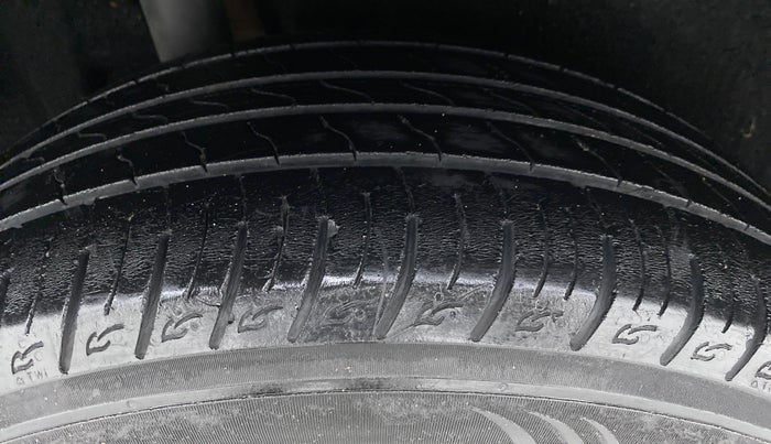 2018 Maruti Vitara Brezza ZDI+ DUAL TONE AMT, Diesel, Automatic, 33,570 km, Right Rear Tyre Tread