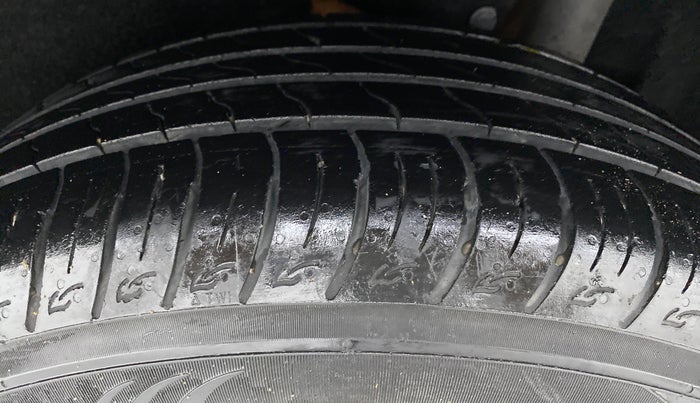 2018 Maruti Vitara Brezza ZDI+ DUAL TONE AMT, Diesel, Automatic, 33,570 km, Left Rear Tyre Tread