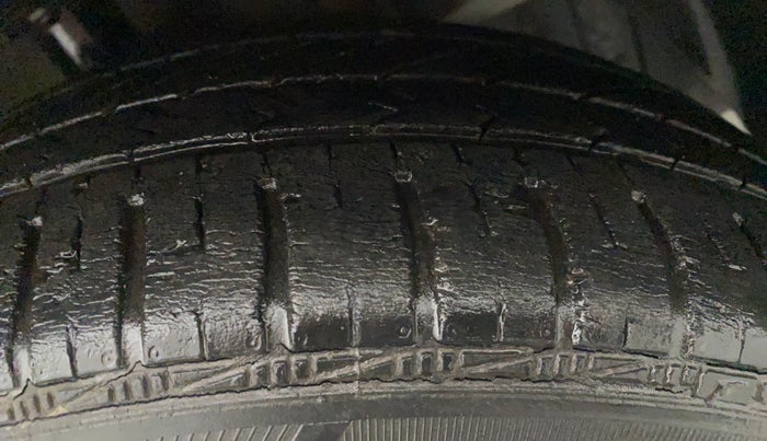 2015 Hyundai Grand i10 ASTA 1.2 KAPPA VTVT, Petrol, Manual, 31,857 km, Left Front Tyre Tread