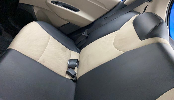 2018 Hyundai NEW SANTRO SPORTZ MT, Petrol, Manual, 39,877 km, Second-row right seat - Cover slightly stained