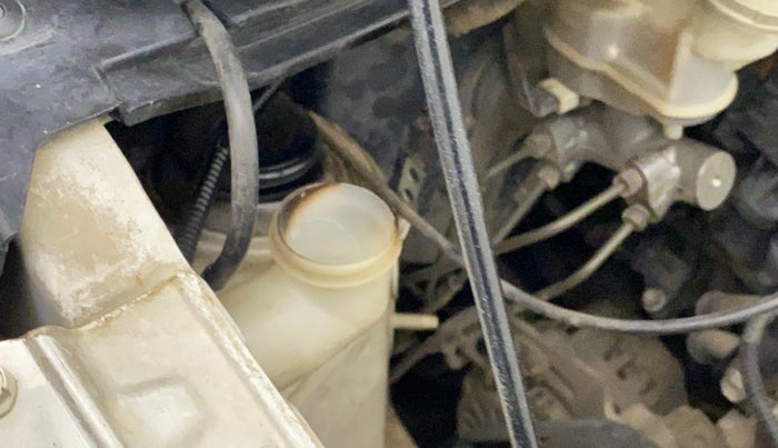 2012 Maruti Wagon R 1.0 LXI, Petrol, Manual, 99,964 km, Front windshield - Wiper bottle cap missing