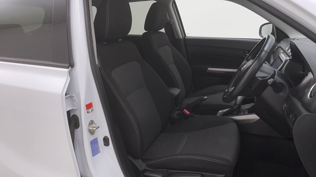 2022 Suzuki Vitara 1.6l, Automatic, 55127 km, Right Side Front Door Cabin View