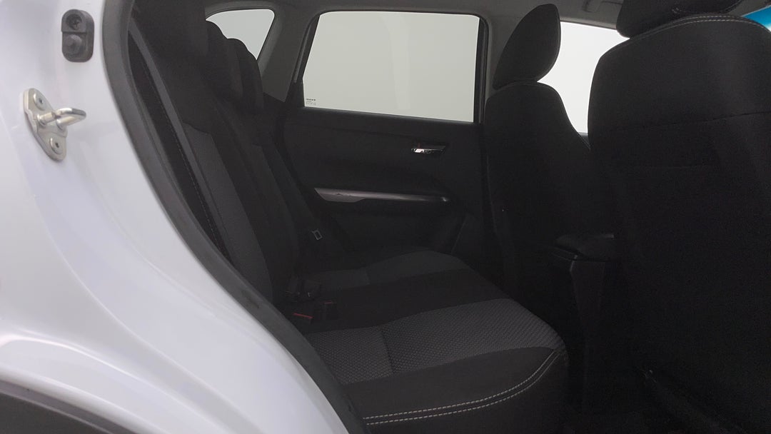 2022 Suzuki Vitara 1.6l, Automatic, 55127 km, Right Side Rear Door Cabin View