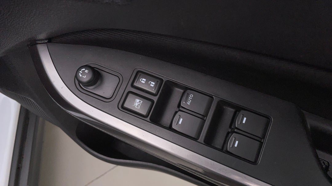 2022 Suzuki Vitara 1.6l, Automatic, 55127 km, Drivers Side Door Panel Controls