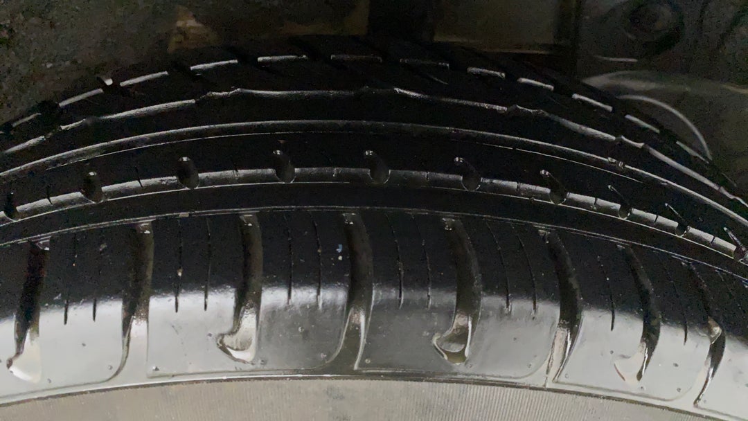 Right Front Tyre Tread
