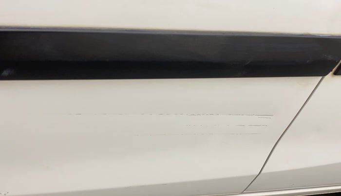 2015 Maruti Ritz VXI, Petrol, Manual, 95,166 km, Front passenger door - Slightly dented