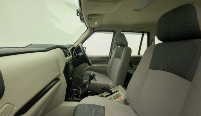 2019 Mahindra Scorpio S5, Diesel, Manual, 58,255 km, Right Side Front Door Cabin