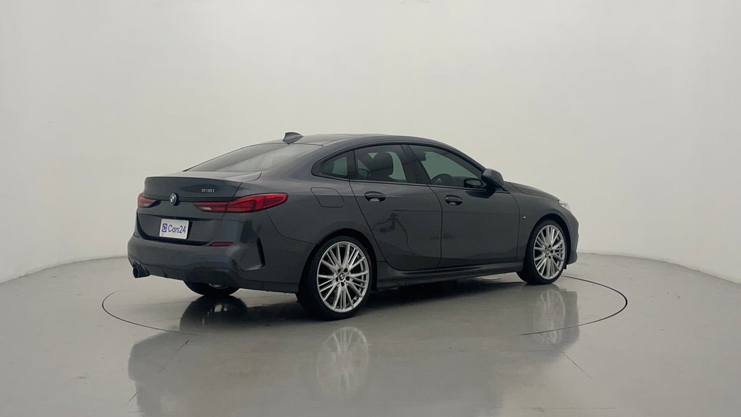 Right Back Diagonal (45- Degree) View