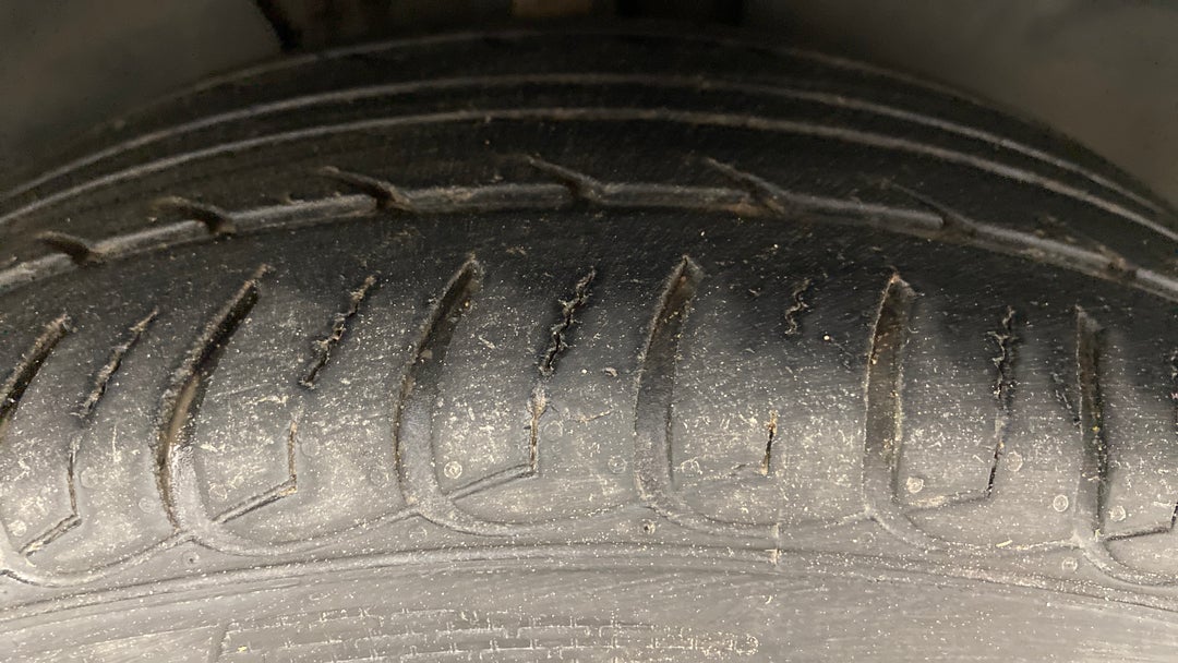 Right Front Tyre Tread