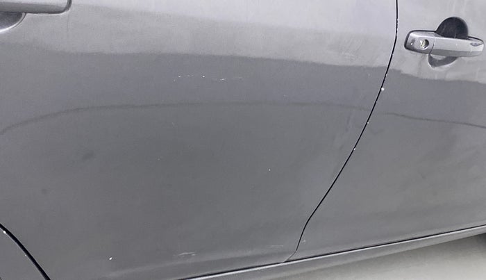 2016 Maruti Swift VXI, CNG, Manual, 52,878 km, Right rear door - Minor scratches
