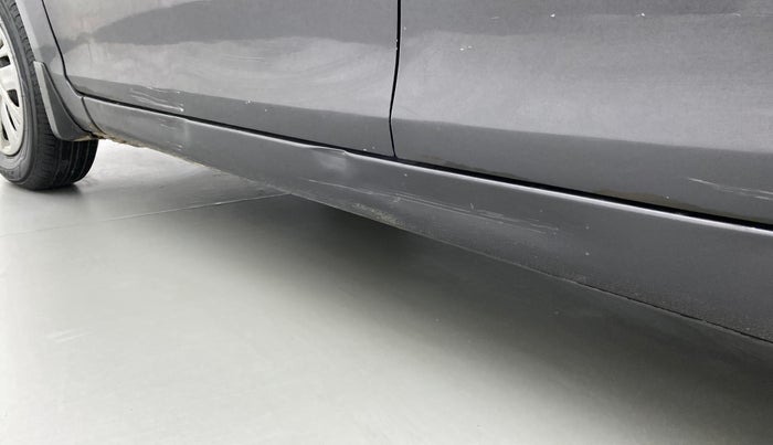2016 Maruti Swift VXI, CNG, Manual, 52,878 km, Left running board - Slightly dented