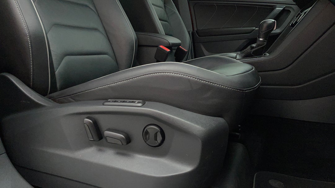 2017 Volkswagen Tiguan 162 Tsi Highline, Automatic, 83266 km, Drivers Side Adjustment Panel