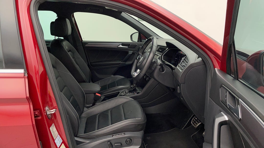 2017 Volkswagen Tiguan 162 Tsi Highline, Automatic, 83266 km, Right Side Front Door Cabin View