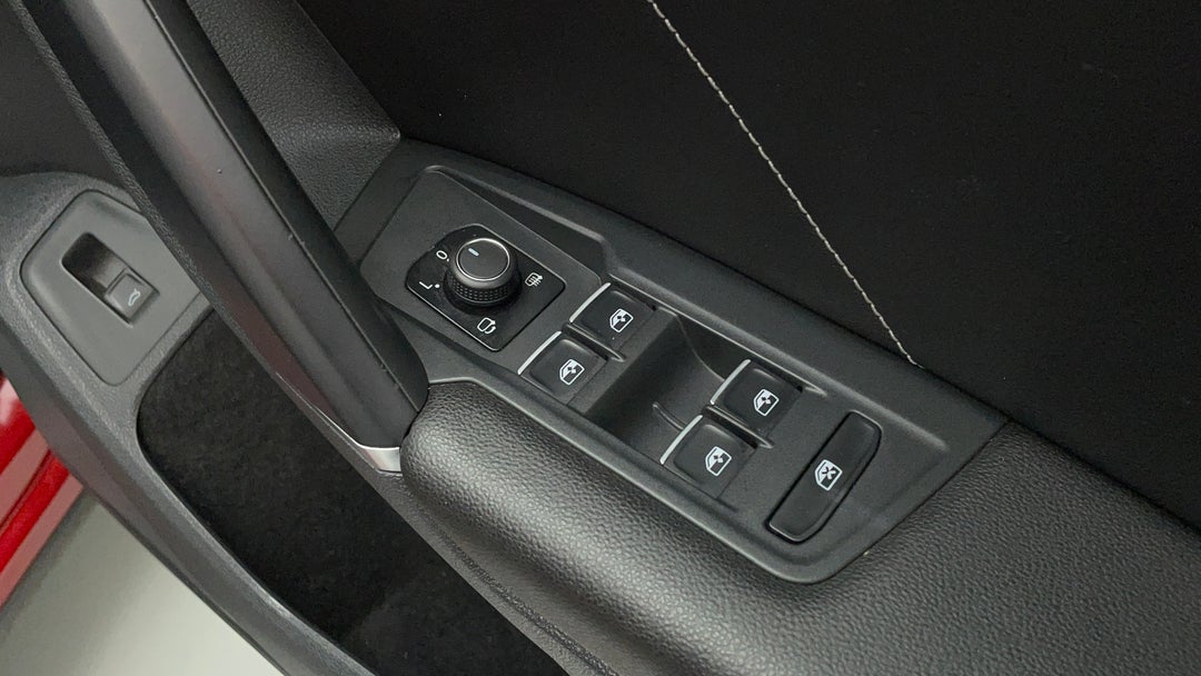 2017 Volkswagen Tiguan 162 Tsi Highline, Automatic, 83266 km, Drivers Side Door Panel Controls