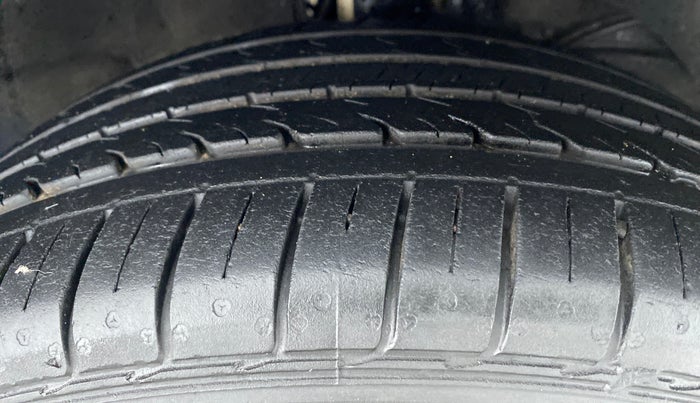 2016 Maruti Baleno ZETA 1.2 K12, Petrol, Manual, 79,902 km, Right Front Tyre Tread