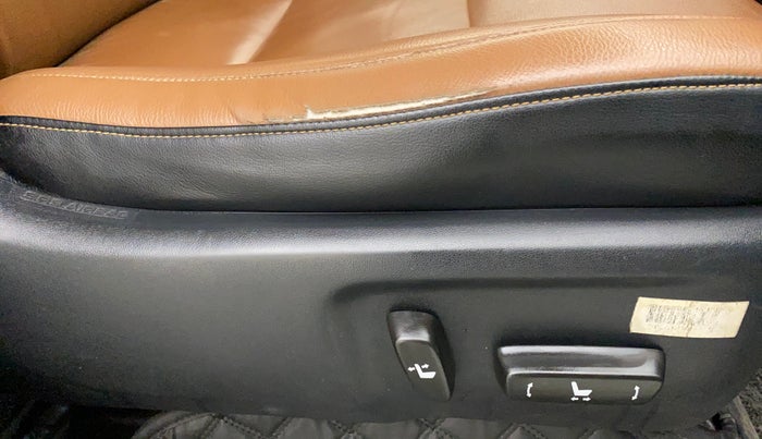 2016 Toyota Innova Crysta 2.7 ZX AT 7 STR, Petrol, Automatic, 1,05,130 km, Driver Side Adjustment Panel
