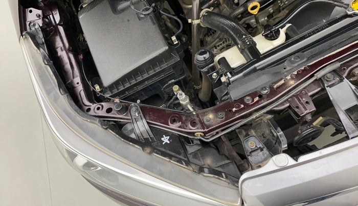 2016 Toyota Innova Crysta 2.7 ZX AT 7 STR, Petrol, Automatic, 1,05,130 km, Right headlight - Clamp has minor damage