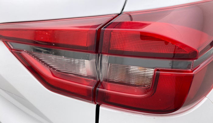 2021 Nissan MAGNITE XE, Petrol, Manual, 33,002 km, Right tail light - Minor damage