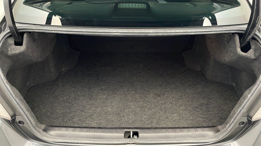 2017 Subaru WRX Premium (awd), Automatic, 112432 km, Boot Inside View