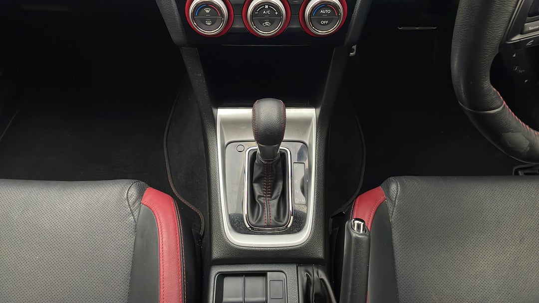 2017 Subaru WRX Premium (awd), Automatic, 112432 km, Gear Lever 