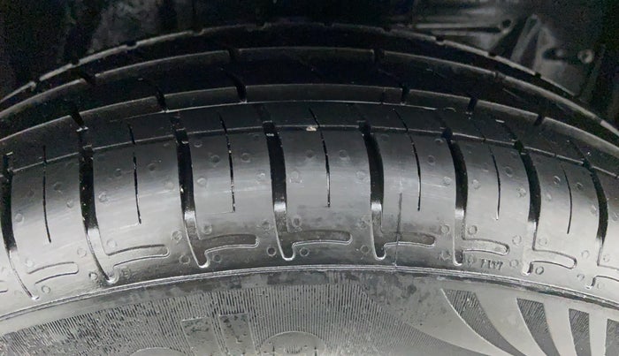2012 Toyota Etios Liva GD, Diesel, Manual, 94,952 km, Right Front Tyre Tread