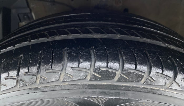 2018 Maruti Ertiga VDI SHVS, Diesel, Manual, 54,449 km, Left Front Tyre Tread
