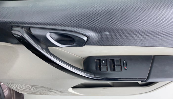 2019 Tata Tiago XT 1.2 REVOTRON, CNG, Manual, 22,263 km, Driver Side Door Panels Control