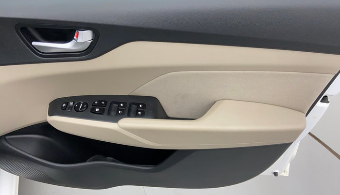 2017 Hyundai Verna 1.6 SX VTVT, Petrol, Manual, 27,190 km, Driver Side Door Panels Controls