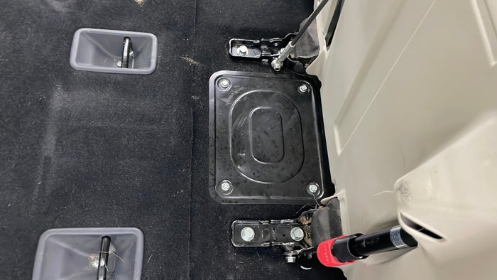 MITSUBISHI PAJERO-Seat 2nd row RHS Seat Rail Cover Missing