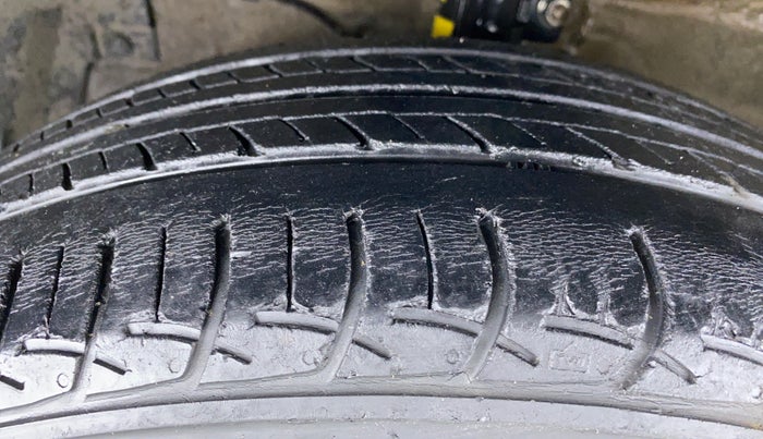 2016 Maruti Ciaz VDI+ SHVS, Diesel, Manual, 78,030 km, Left Front Tyre Tread