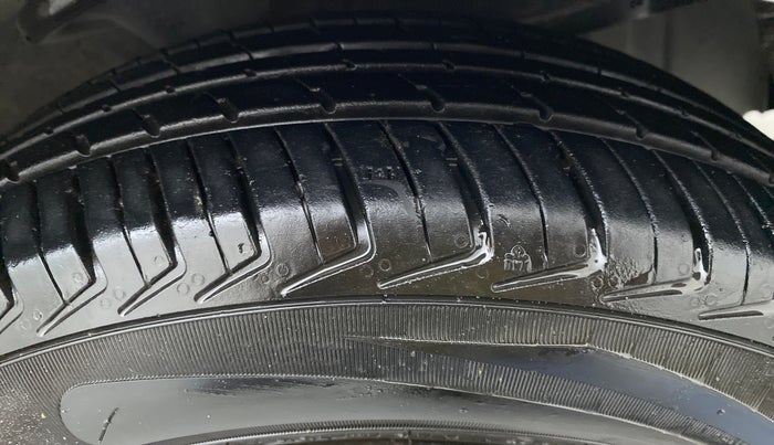 2015 Hyundai Eon ERA PLUS, Petrol, Manual, 50,751 km, Right Front Tyre Tread