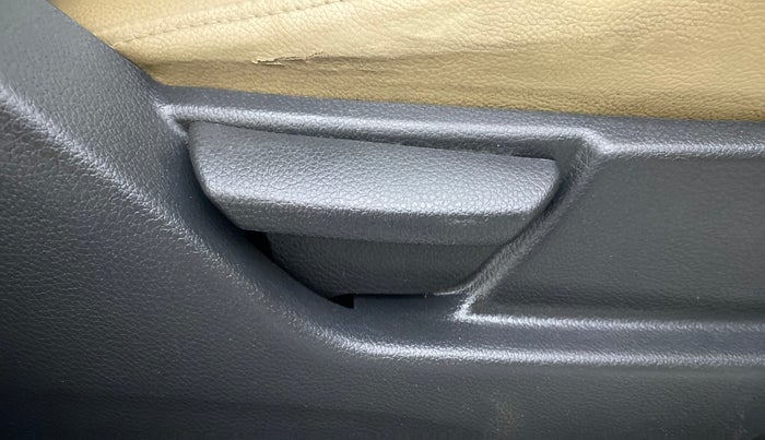 2015 Hyundai Eon ERA PLUS, Petrol, Manual, 50,751 km, Driver Side Adjustment Panel