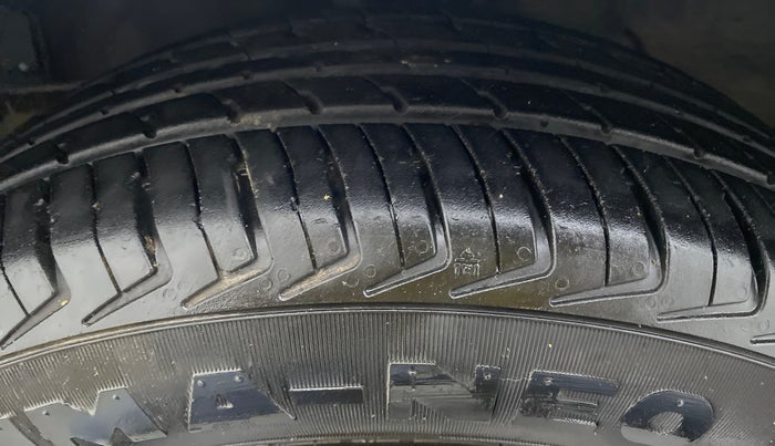 2015 Hyundai Eon ERA PLUS, Petrol, Manual, 50,751 km, Left Front Tyre Tread