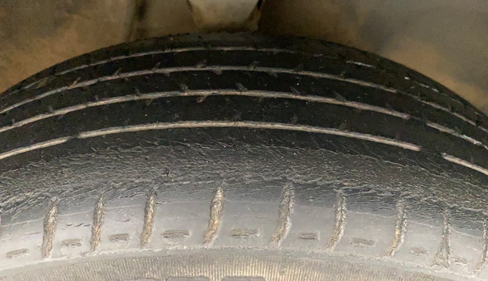2015 Maruti Alto K10 VXI, Petrol, Manual, 76,570 km, Right Front Tyre Tread