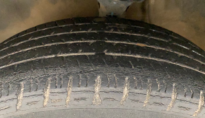 2015 Maruti Alto K10 VXI, Petrol, Manual, 76,702 km, Left Front Tyre Tread