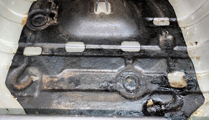 2015 Maruti Alto K10 VXI, Petrol, Manual, 76,570 km, Boot floor - Slight discoloration