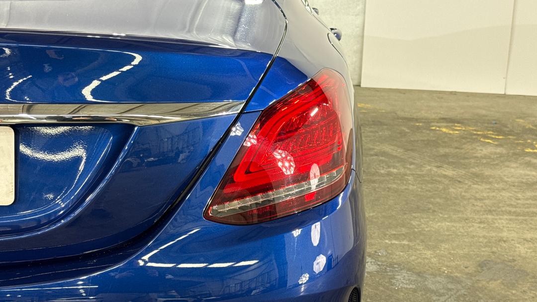 2019 Mercedes-benz C200 C200, Automatic, 71945 km, Badge (Boot Right Side)