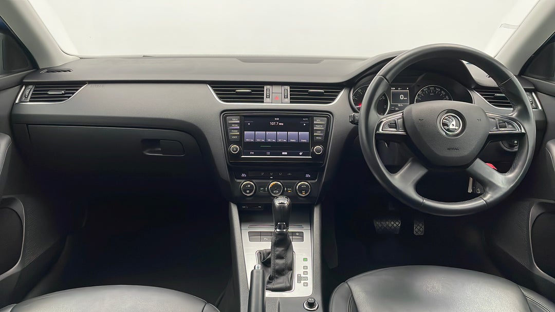 2015 SKODA Octavia 132 Tsi Elegance, Automatic, 110786 km, Dashboard View