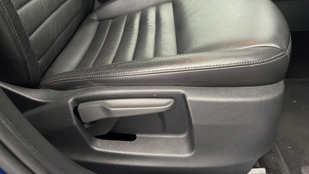 2015 SKODA Octavia 132 Tsi Elegance, Automatic, 110786 km, Drivers Side Adjustment Panel