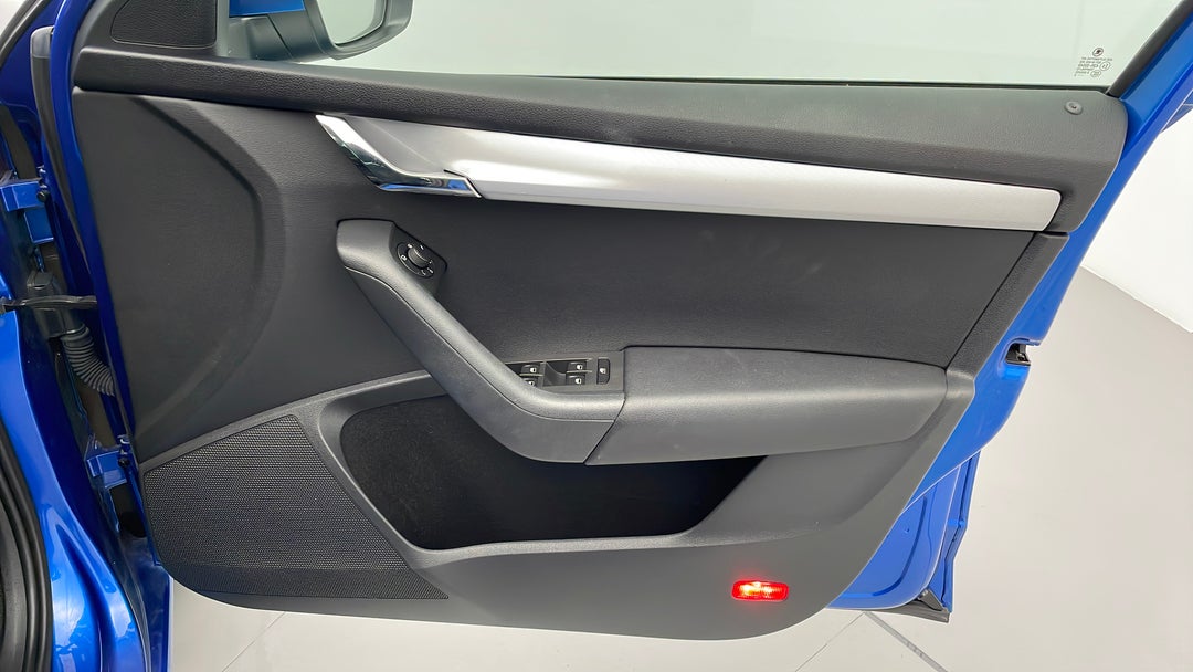 2015 SKODA Octavia 132 Tsi Elegance, Automatic, 110786 km, Speaker View