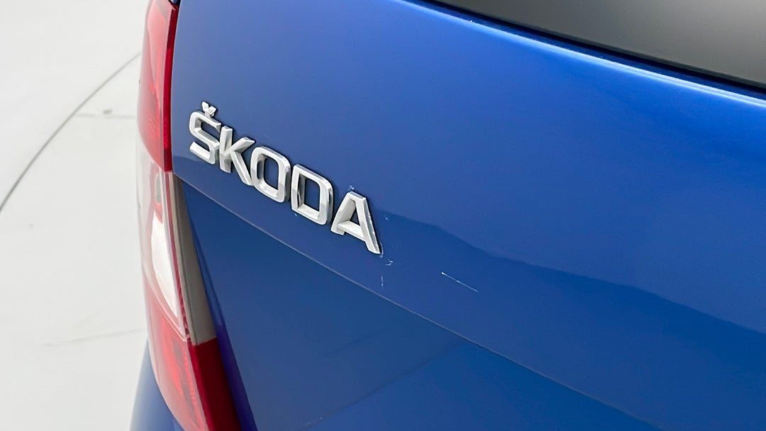 2015 SKODA Octavia 132 Tsi Elegance, Automatic, 110786 km, Badge (Boot Left Side)