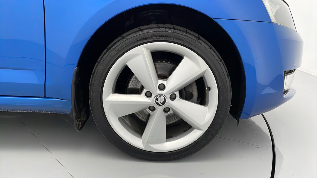 2015 SKODA Octavia 132 Tsi Elegance, Automatic, 110786 km, Right Front Wheel