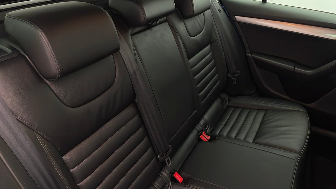 2015 SKODA Octavia 132 Tsi Elegance, Automatic, 110786 km, Right Side Rear Door Cabin View