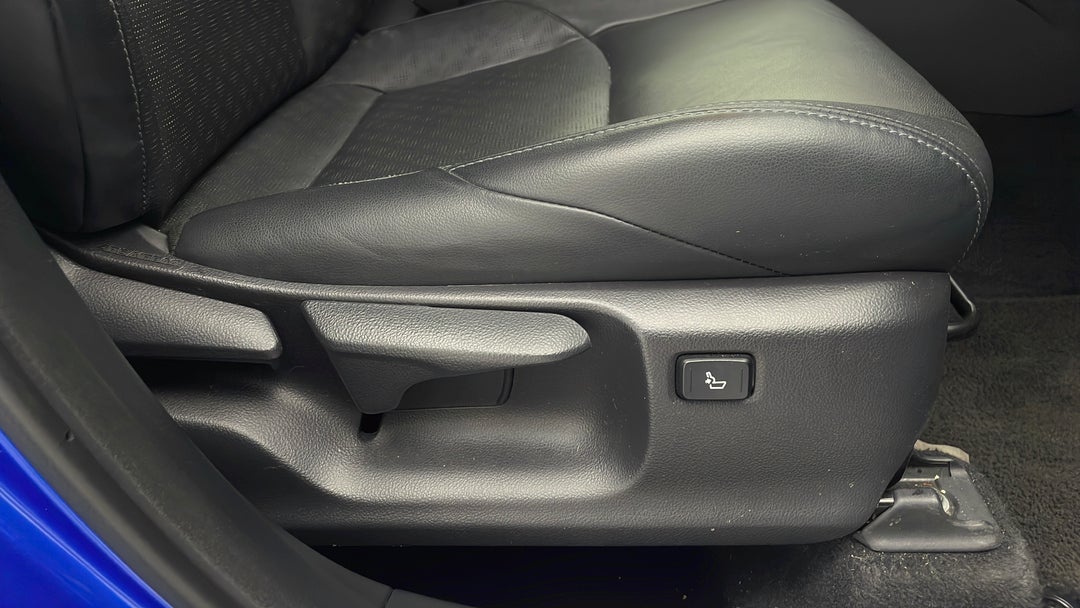 2018 Toyota C-HR Koba (awd), Automatic, 74362 km, Drivers Side Adjustment Panel