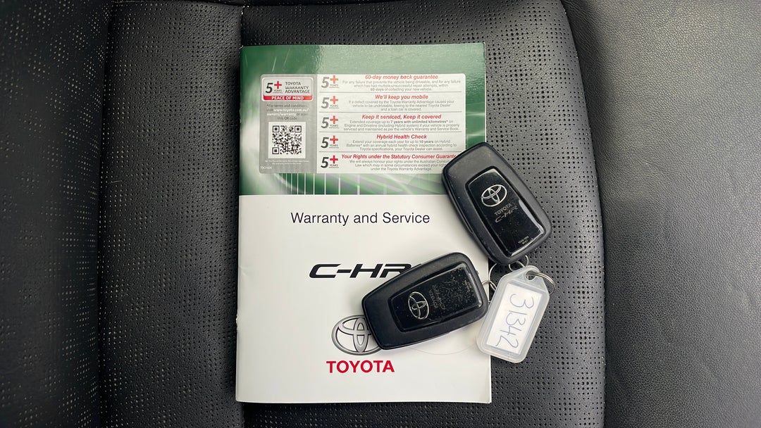 2018 Toyota C-HR Koba (awd), Automatic, 74362 km, Key Close-up